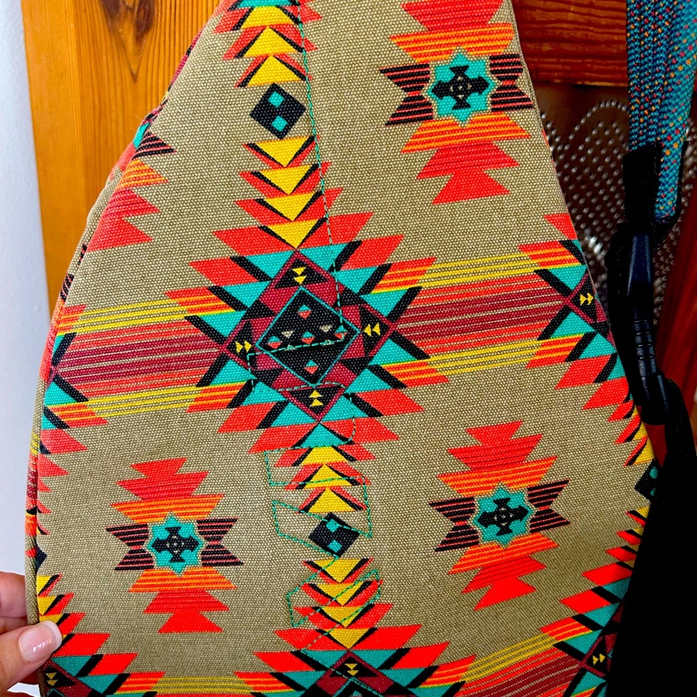 KAVU MOJAVE DUNES PATTERN (retired) SLING BAG - Picture 2 of 5